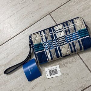 Quilted Wristlet Wallet .. RFID..nwt..Santiago woven
Front zip